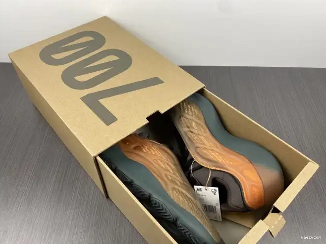 700 Boost V3 Yeezy GY4109 Copfade Adidas 0606